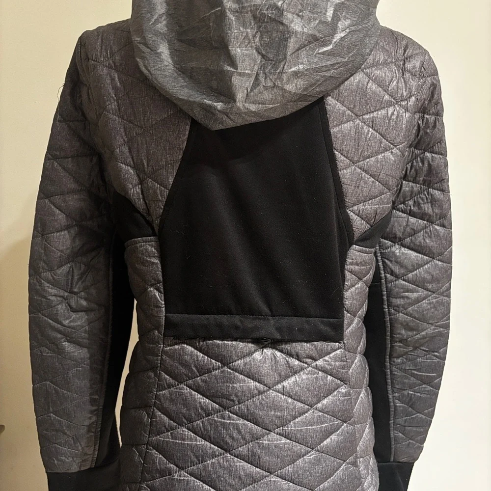 Guess Women’s Gray & Black Quilted Puffer Light Jacket Sz Large Hooded Full Zip
